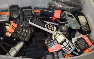 Spočítáno a sečteno. Přesně 76 starých a nepotřebných mobilů a dalšího příslušenství se během tří měsíců sešlo ve sběrném boxu od lidí z celého Uherskohradišťska.